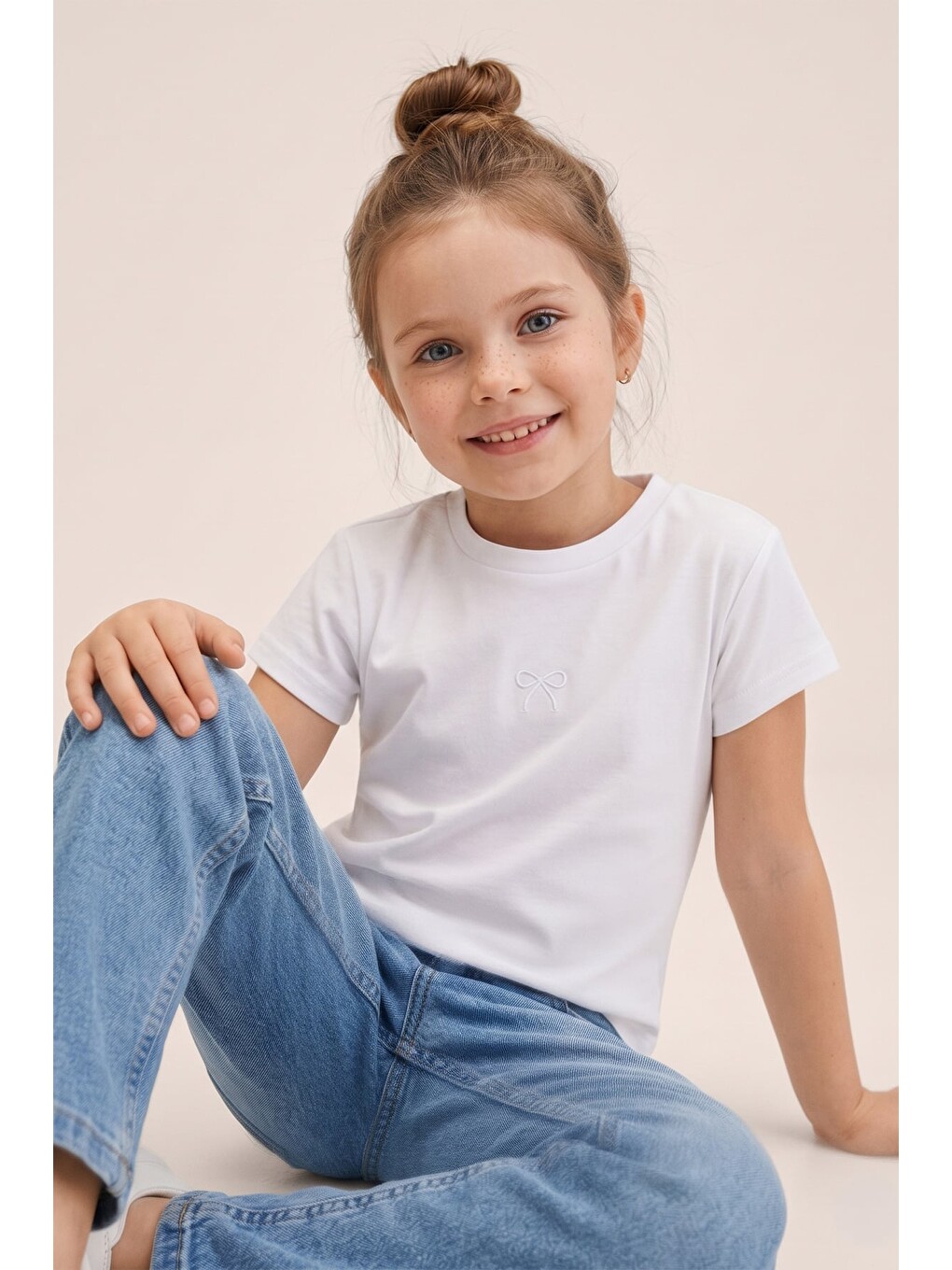 Ekru Fiyonk Nakışlı Slim Fit Kız Çocuk Tişört