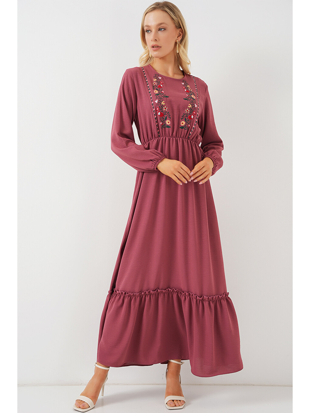 Pembe Kadın Nakışlı Uzun Tesettür Elbise 2550 - Gül Kurusu