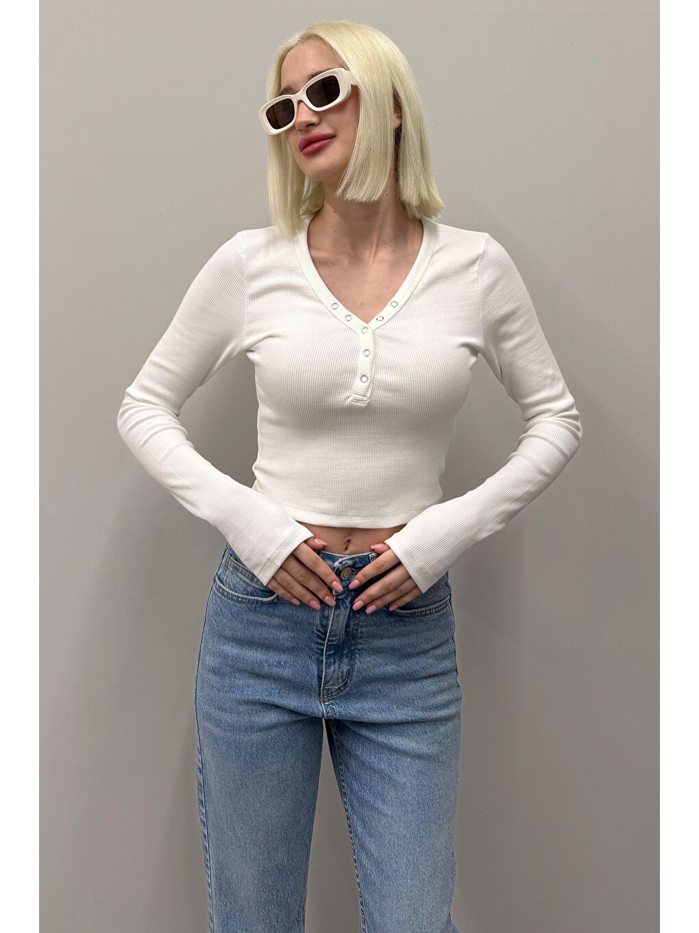 Beyaz V Yaka Uzun Kollu Düğme Detaylı Kaşkorse Bodysuit Mg2194-1