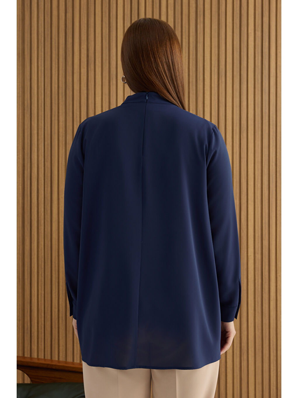 Lacivert Yakası Pili ve Boncuk Detaylı Bluz-5