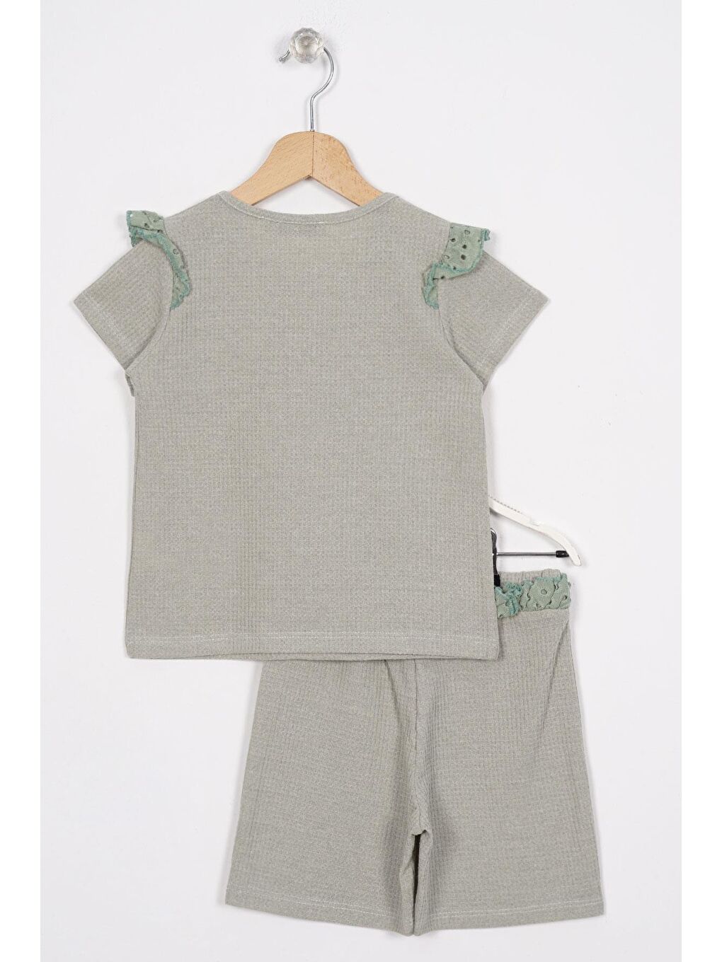 Garnili Cep Detaylı Çağla Yeşili Renk Kız Çocuk Şortlu Takım-2