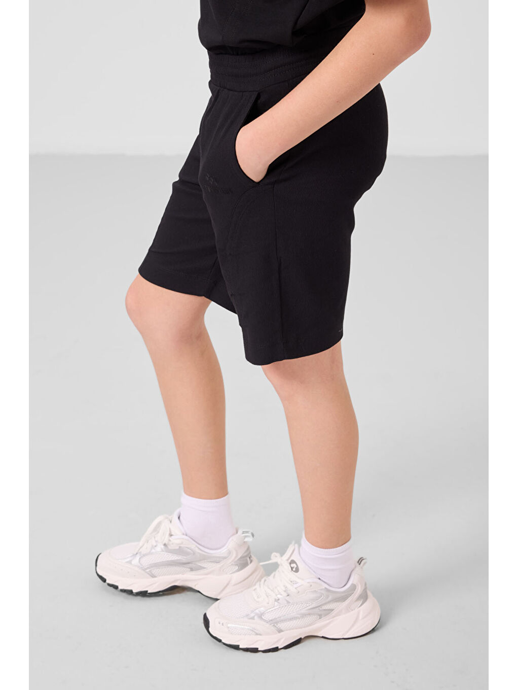 Siyah Pamuklu Oversize Fit Dokuma Hafif Esnek Chino Erkek Çocuk Şort Takım - 11276-2