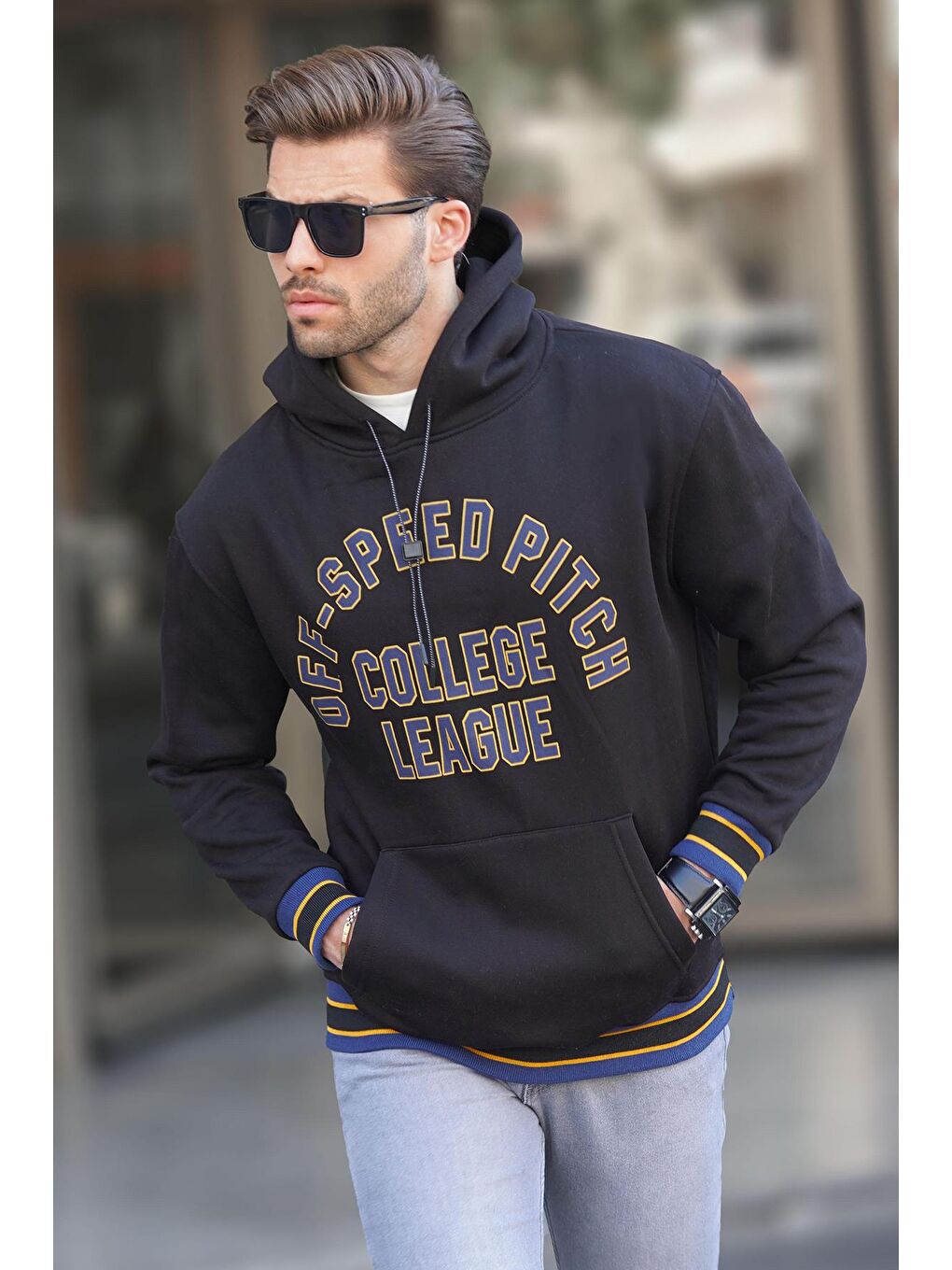 Madmext Siyah Kapüşonlu Cep Detaylı Baskılı Erkek Sweatshirt 7068