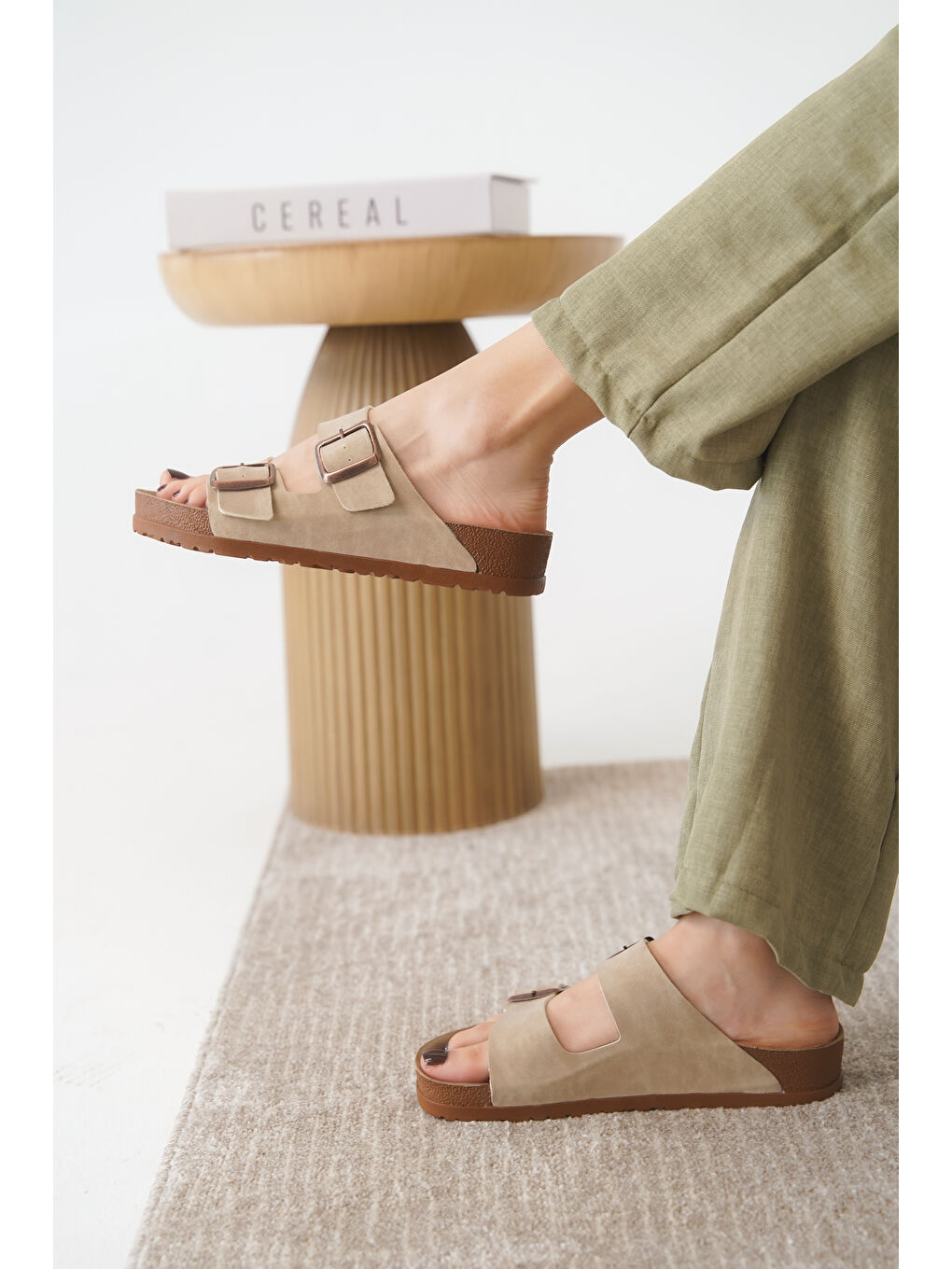 Bej Arizona Günlük Ortopedik Unisex Tokalı Terlik-2