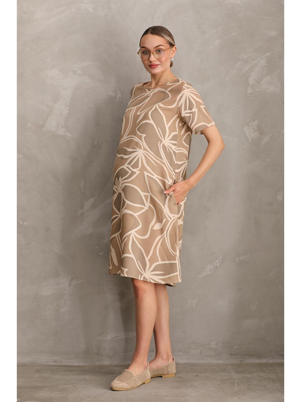 Kahverengi Hamile Baskılı Midi Kısa Kol Yandan Cepli Elbise