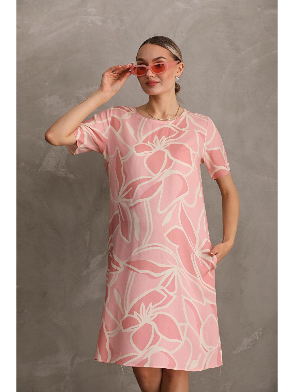 Pembe Hamile Baskılı Midi Kısa Kol Yandan Cepli Elbise-4