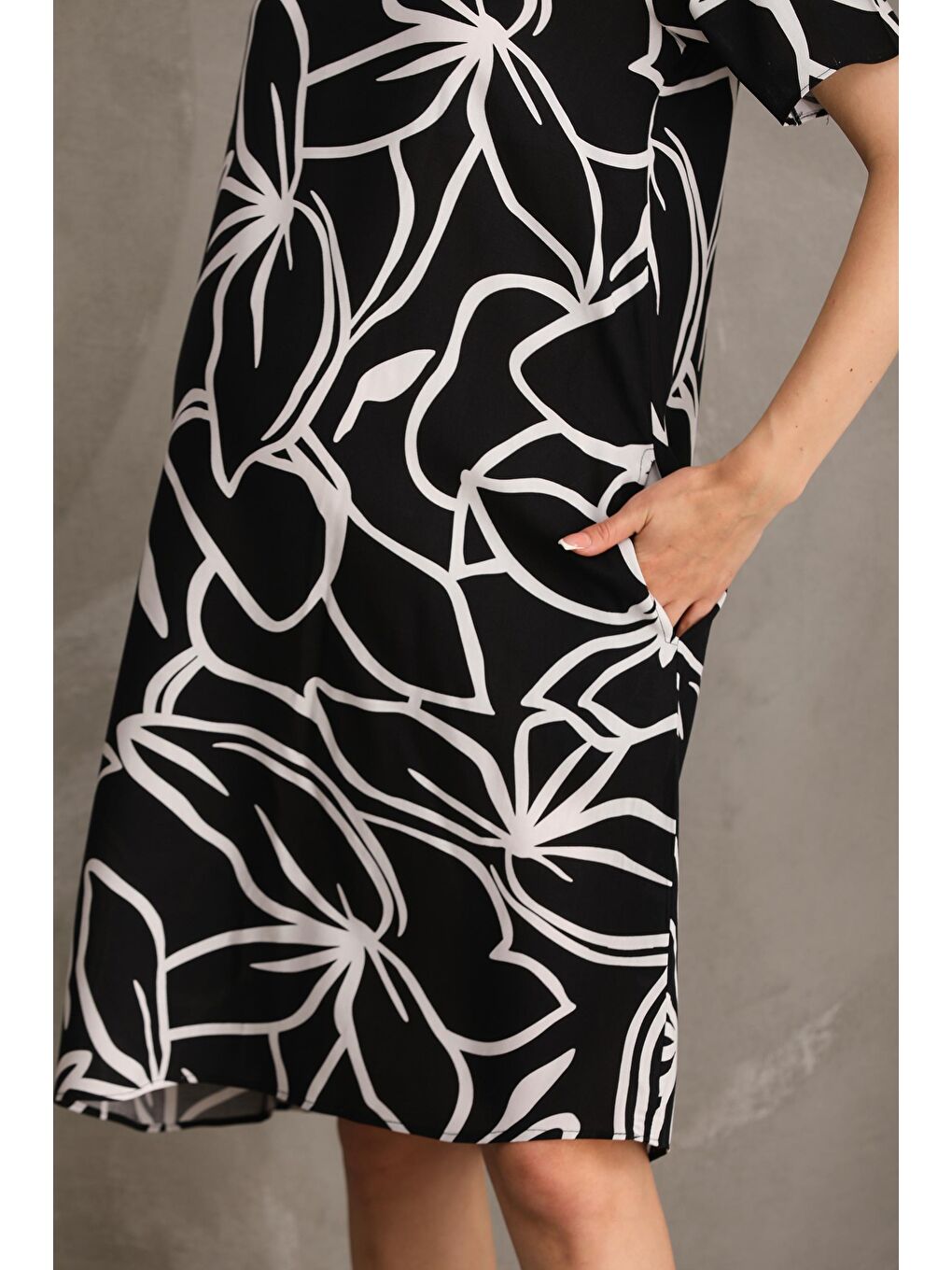 Siyah Hamile Baskılı Midi Kısa Kol Yandan Cepli Elbise-3