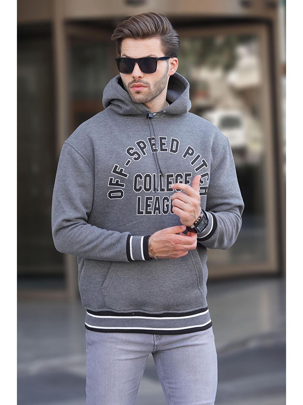 Madmext Antrasit Kapüşonlu Cep Detaylı Baskılı Erkek Sweatshirt 7068 - 1