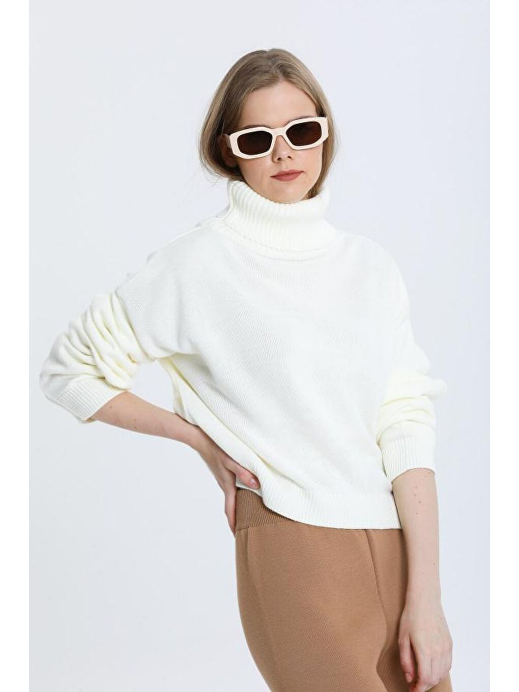 Ekru Kadın Tam Balıkçı Yaka Triko Kazak