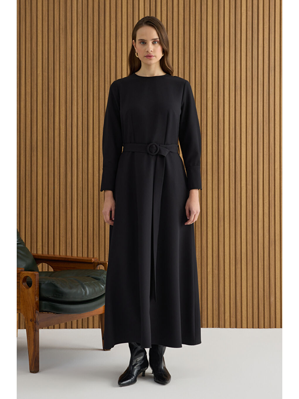 Siyah Kemerli Evaze Elbise-2