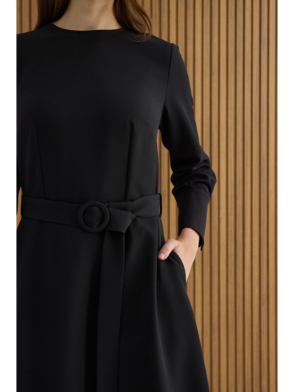 Siyah Kemerli Evaze Elbise-5