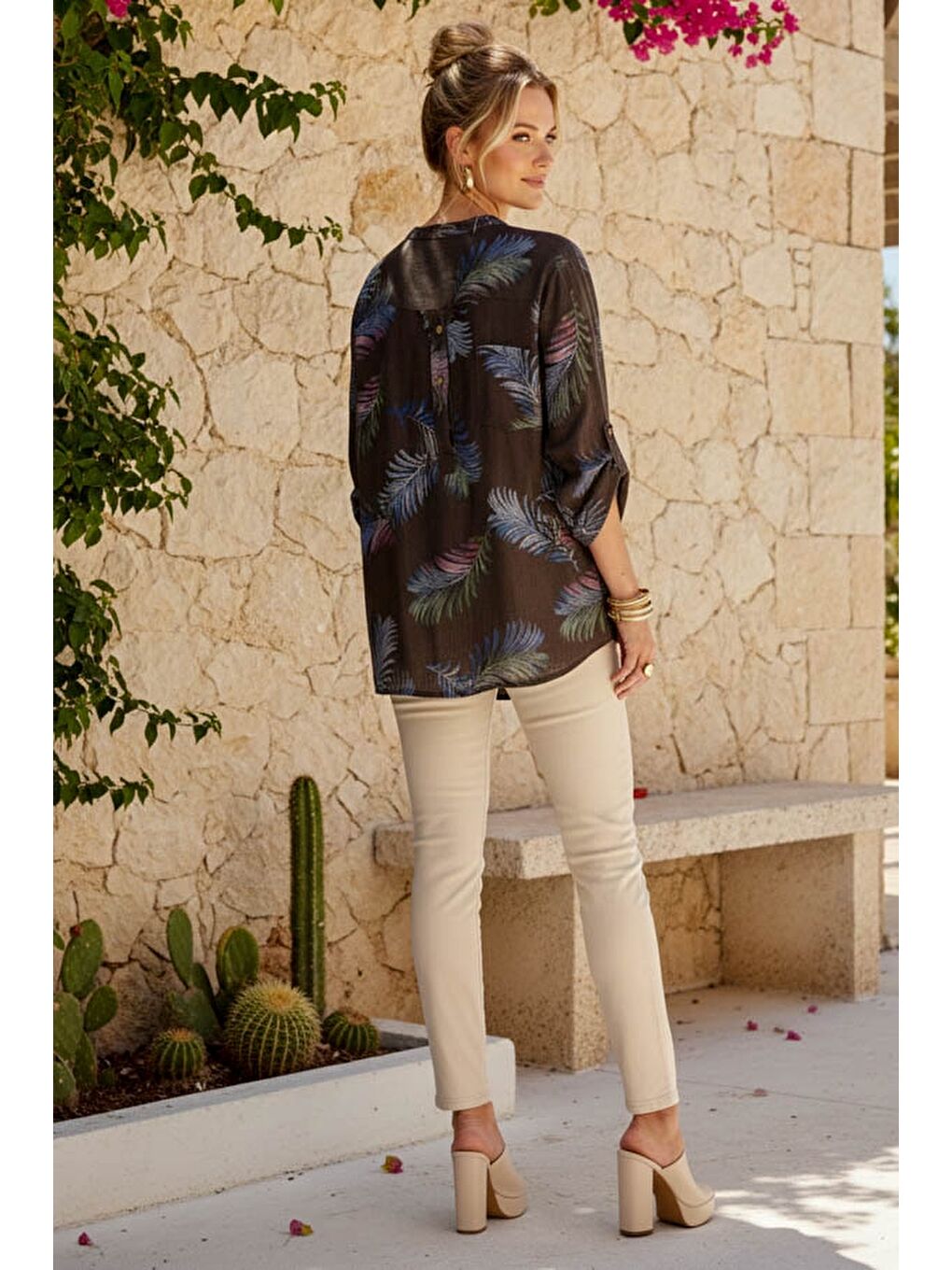 İtalyan Kahverengi Hakim Yaka Düğmeli 3/4 Kol Yaprak Desenli Keten Görünümlü Dokuma Bluz 75 65-4