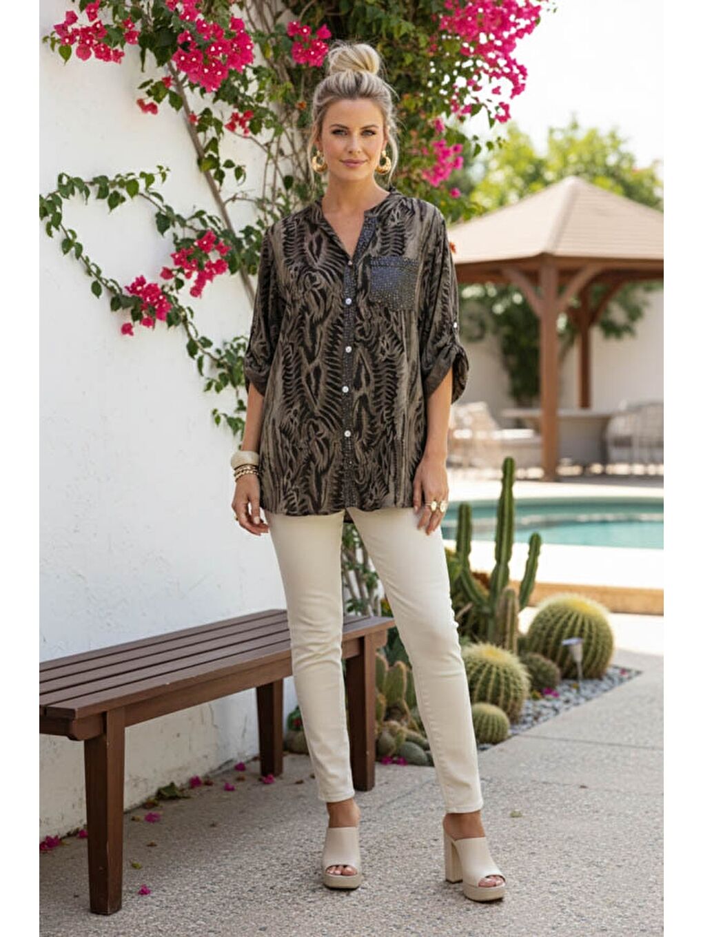 İtalyan Kahverengi Hakim Yaka Düğmeli 3/4 Kol Desenli Pullu Cepli Casual Viskon Dokuma Bluz 77 65-4