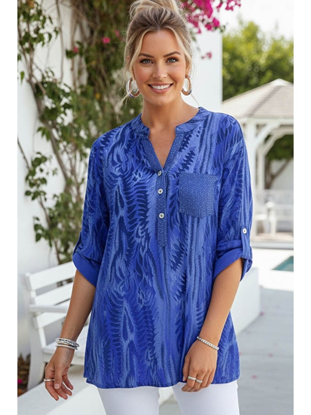 İtalyan Saks Mavisi Hakim Yaka Düğmeli 3/4 Kol Desenli Düğmeli Pullu Cepli Viskon Dokuma Bluz 72 65