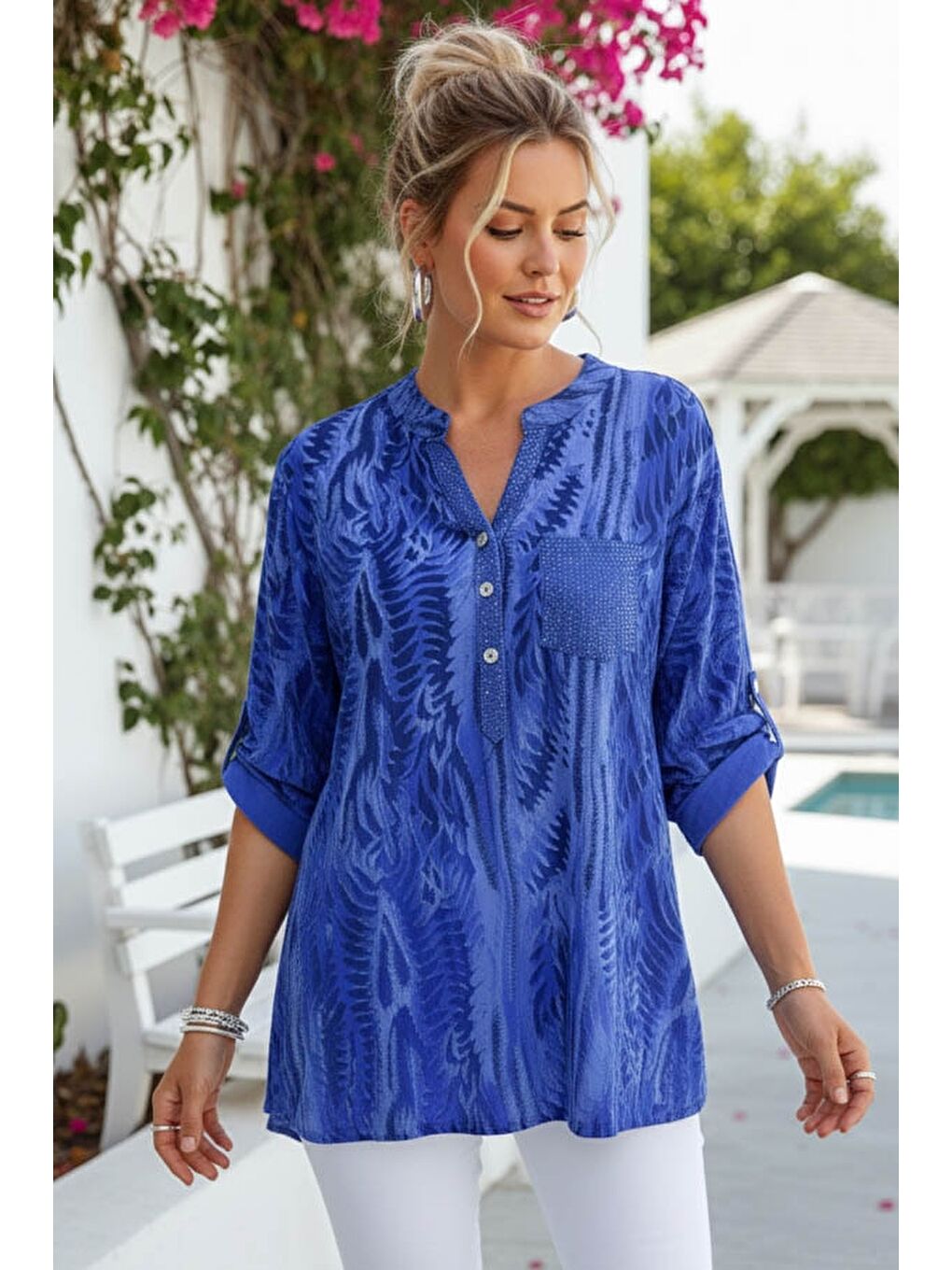 İtalyan Saks Mavisi Hakim Yaka Düğmeli 3/4 Kol Desenli Düğmeli Pullu Cepli Viskon Dokuma Bluz 72 65-2
