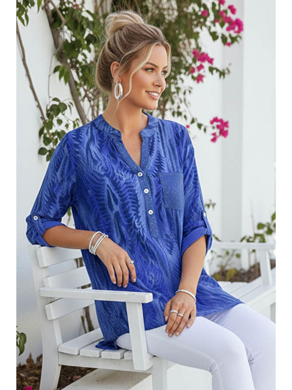 İtalyan Saks Mavisi Hakim Yaka Düğmeli 3/4 Kol Desenli Düğmeli Pullu Cepli Viskon Dokuma Bluz 72 65-5