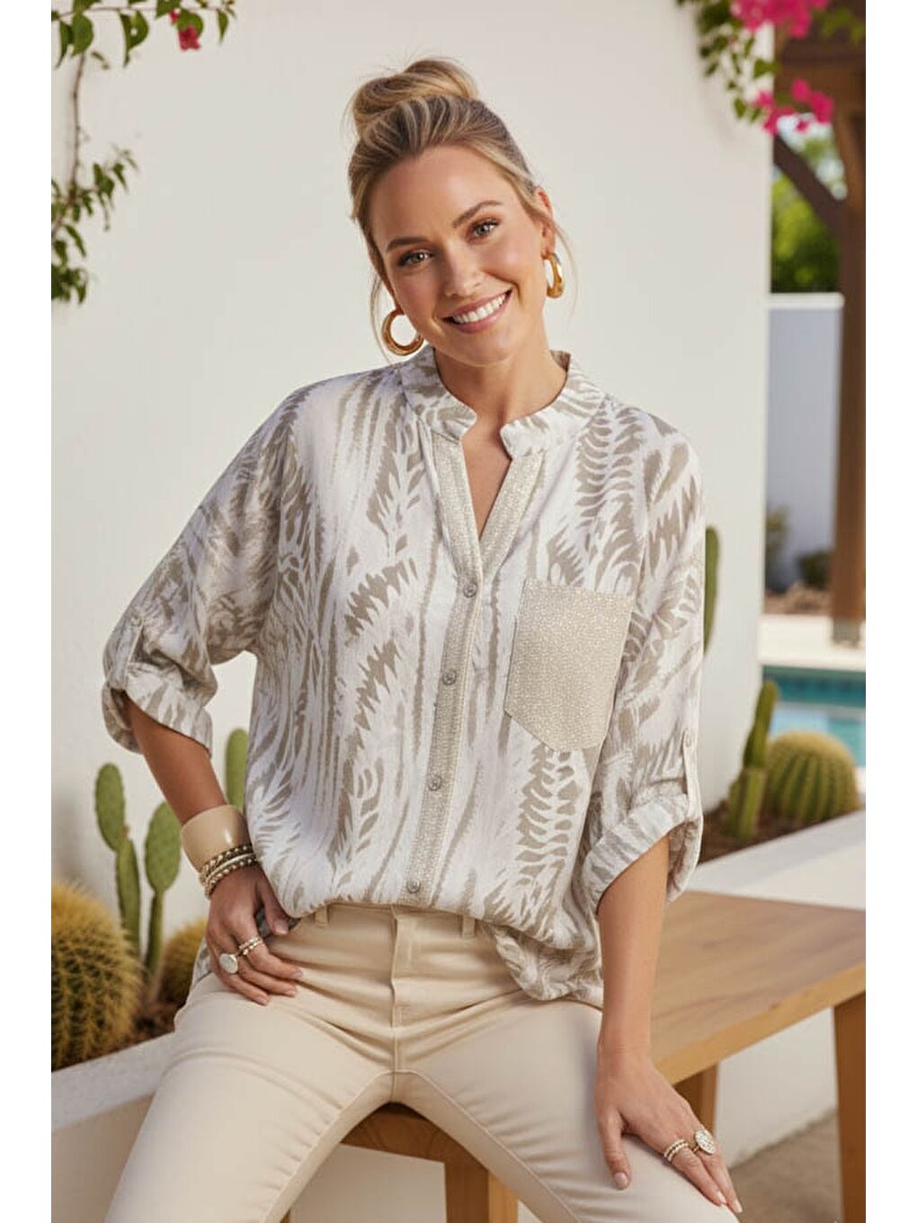 İtalyan Bej Hakim Yaka Düğmeli 3/4 Kol Desenli Pullu Cepli Casual Viskon Dokuma Bluz 77 65-3