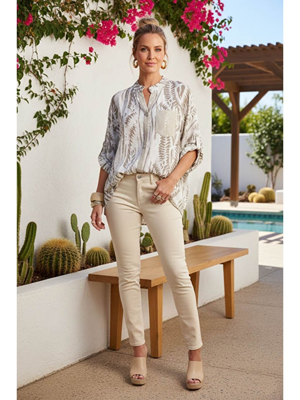 İtalyan Bej Hakim Yaka Düğmeli 3/4 Kol Desenli Pullu Cepli Casual Viskon Dokuma Bluz 77 65-4