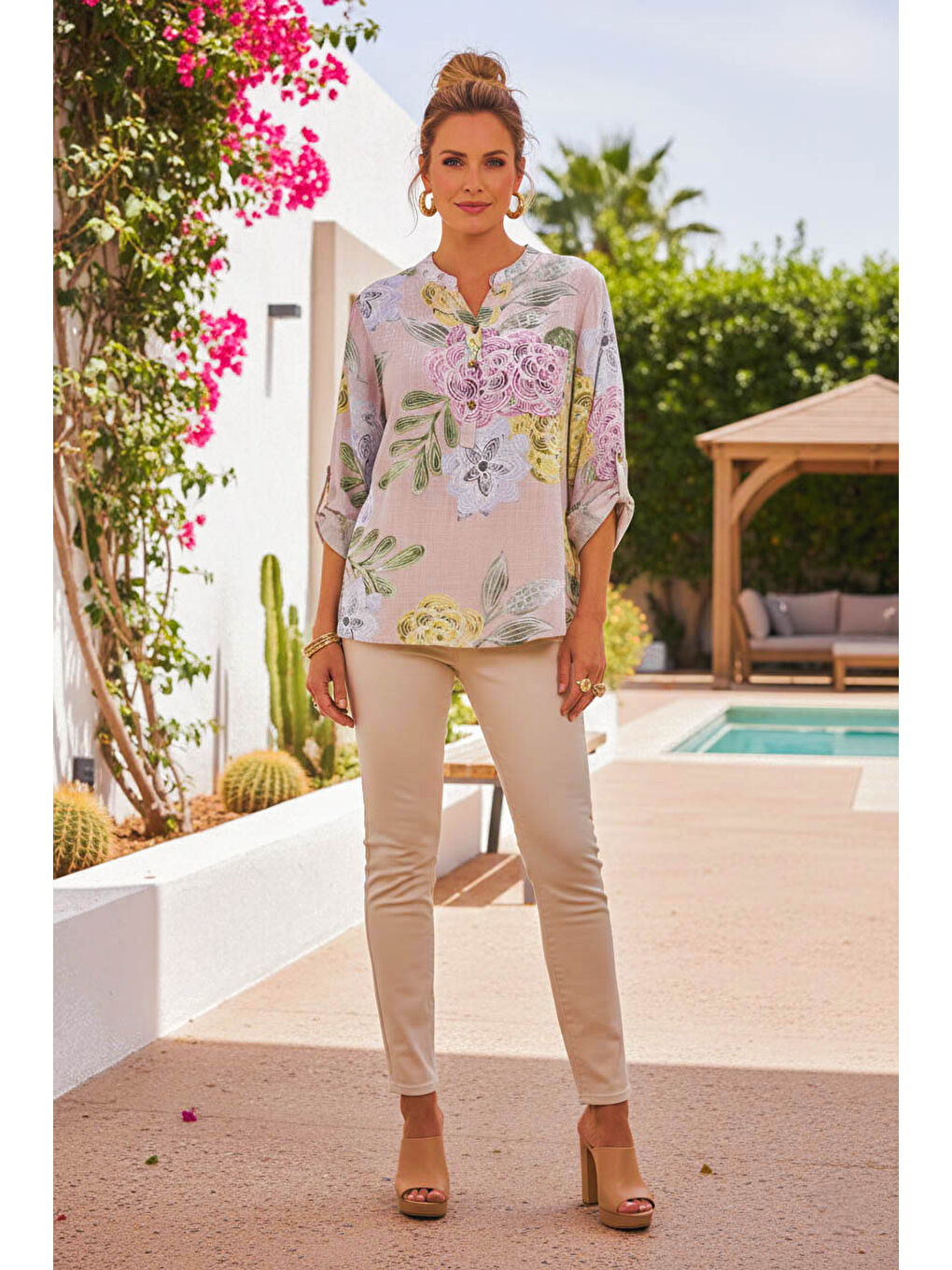 İtalyan Ekru Hakim Yaka Düğmeli 3/4 Kol Çiçekli Cepli Casual Keten Görünümlü Dokuma Bluz 75 65-4