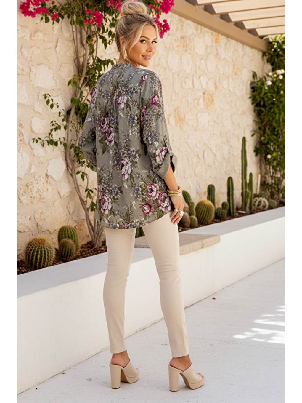 Bej İtalyan Vizon Hakim Yaka Düğmeli 3/4 Kol Çiçekli Cepli Casual Keten Görünümlü Dokuma Bluz 75 65-4