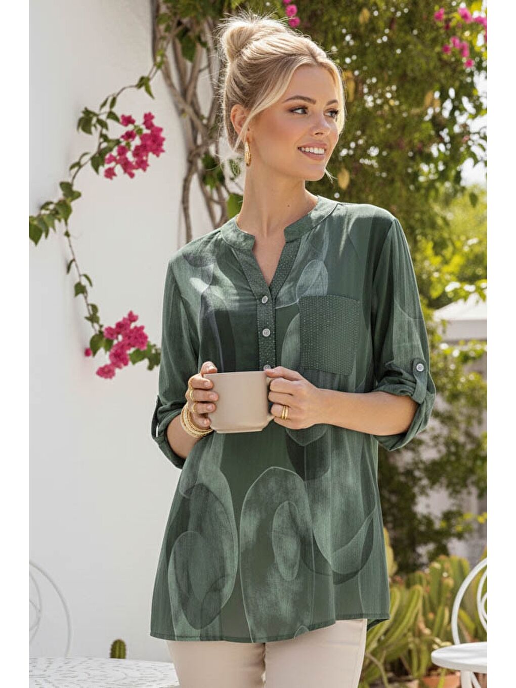 İtalyan Koyu Yeşil Hakim Yaka Düğmeli 3/4 Kol Geometrik Desenli Pullu Cepli Casual Viskon Bluz 75 60-2