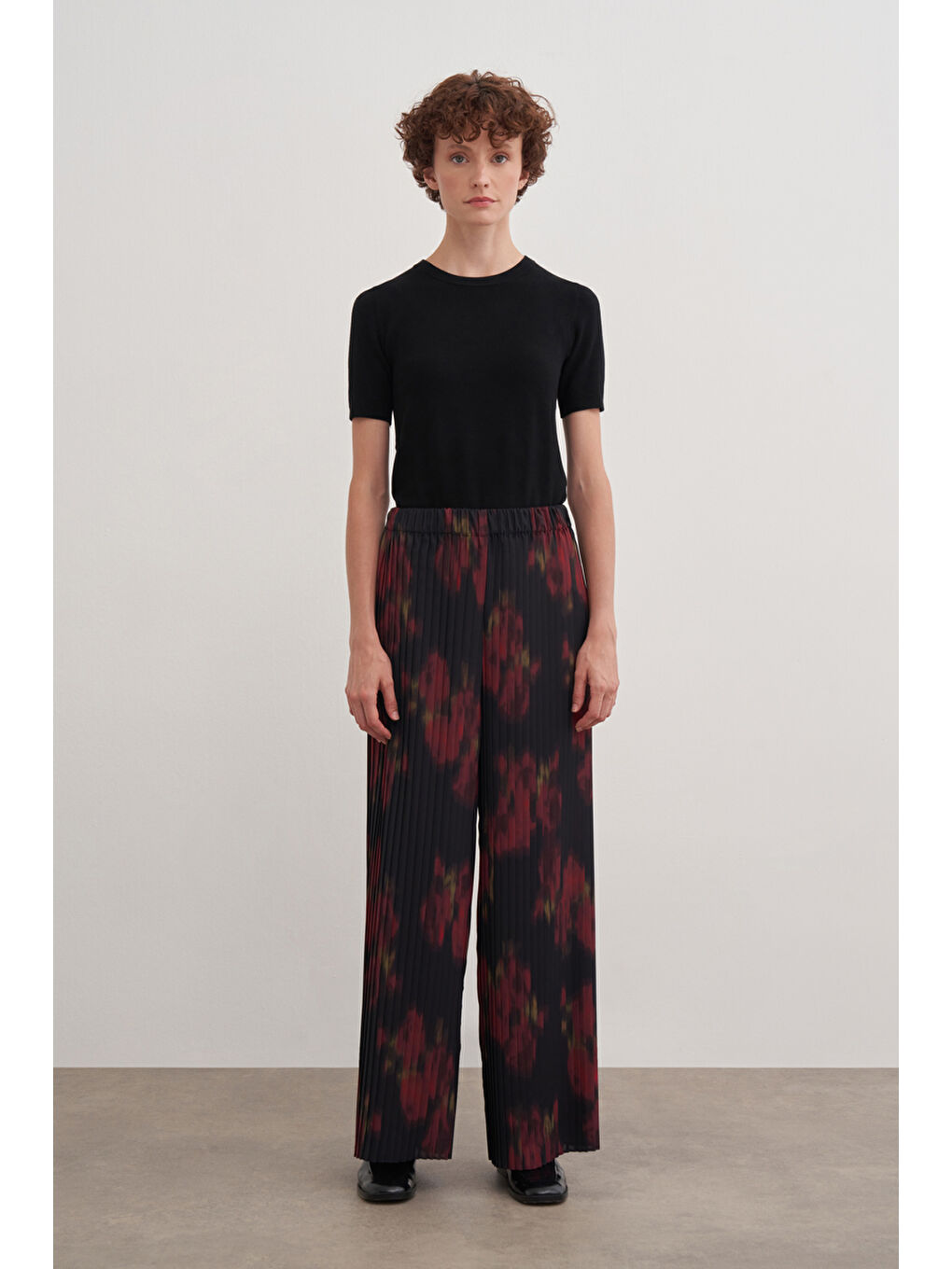 Siyah Desenli Piliseli Pantolon-1