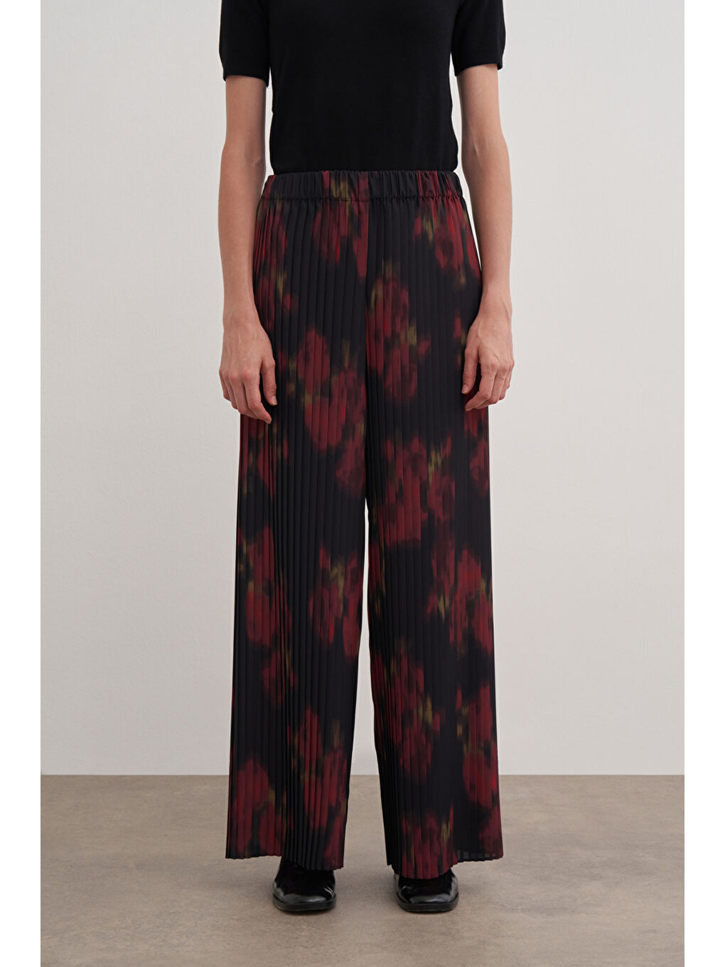 Siyah Desenli Piliseli Pantolon-2