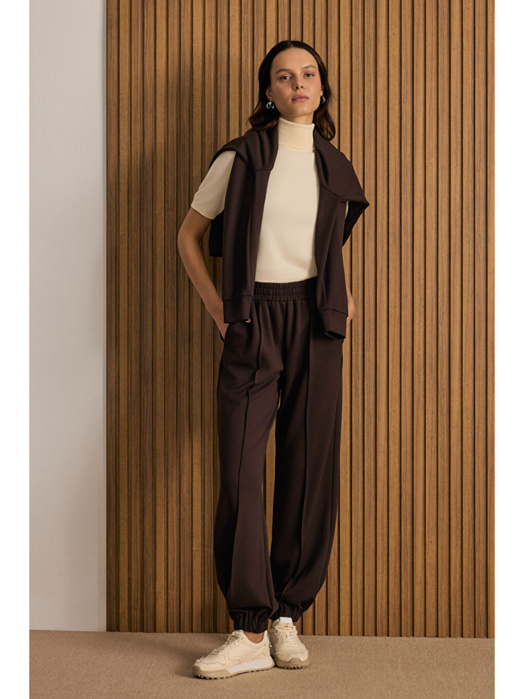 Kahverengi Beli ve Paçası Lastikli Viscon Örme Pantolon-1