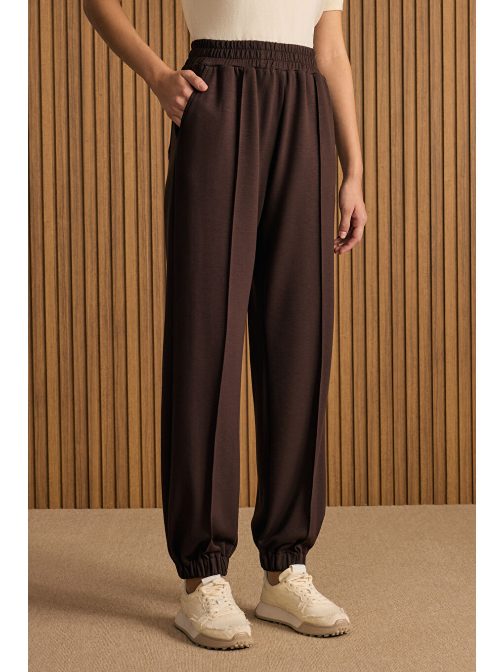 Kahverengi Beli ve Paçası Lastikli Viscon Örme Pantolon-2