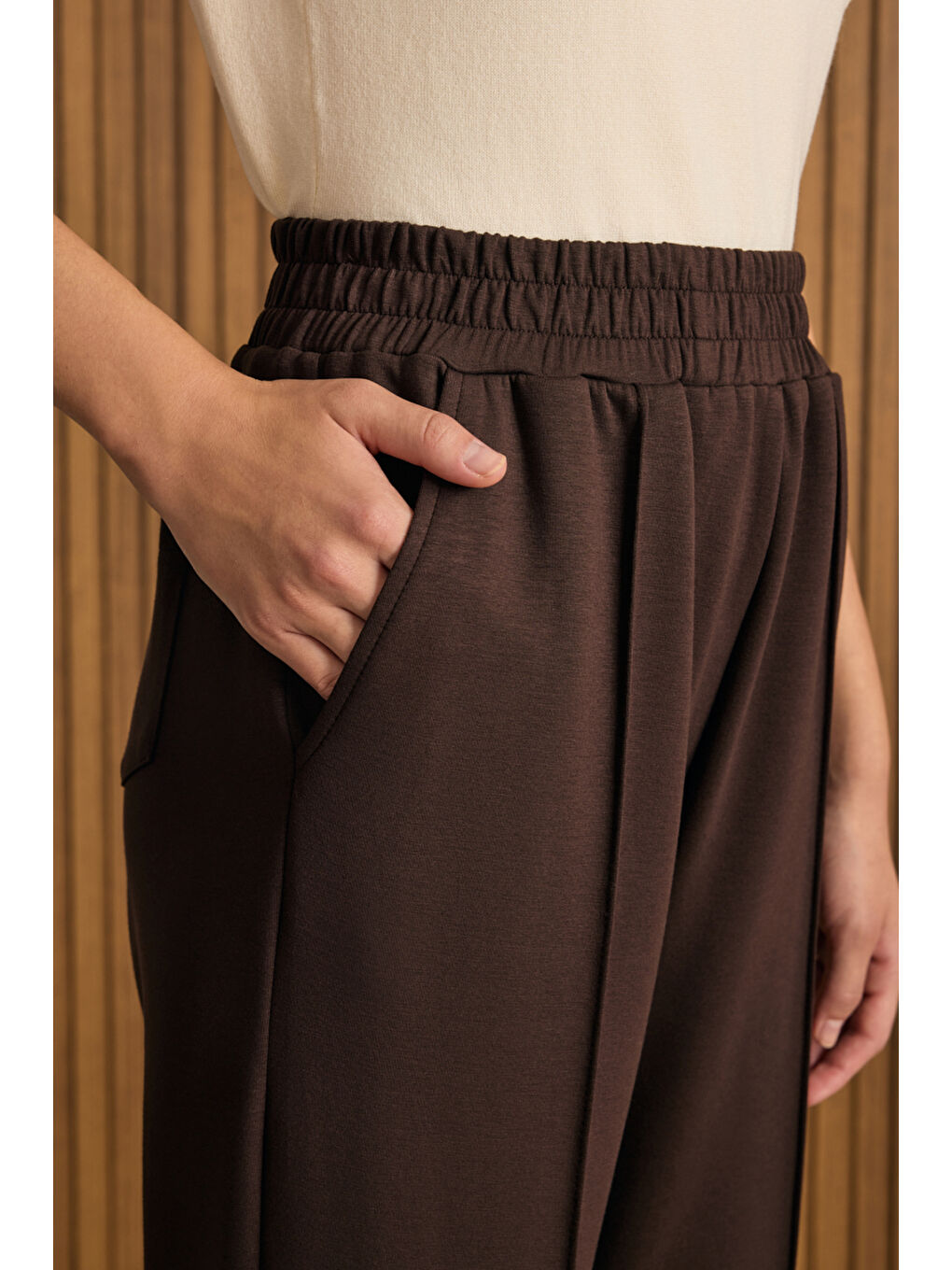 Kahverengi Beli ve Paçası Lastikli Viscon Örme Pantolon-3