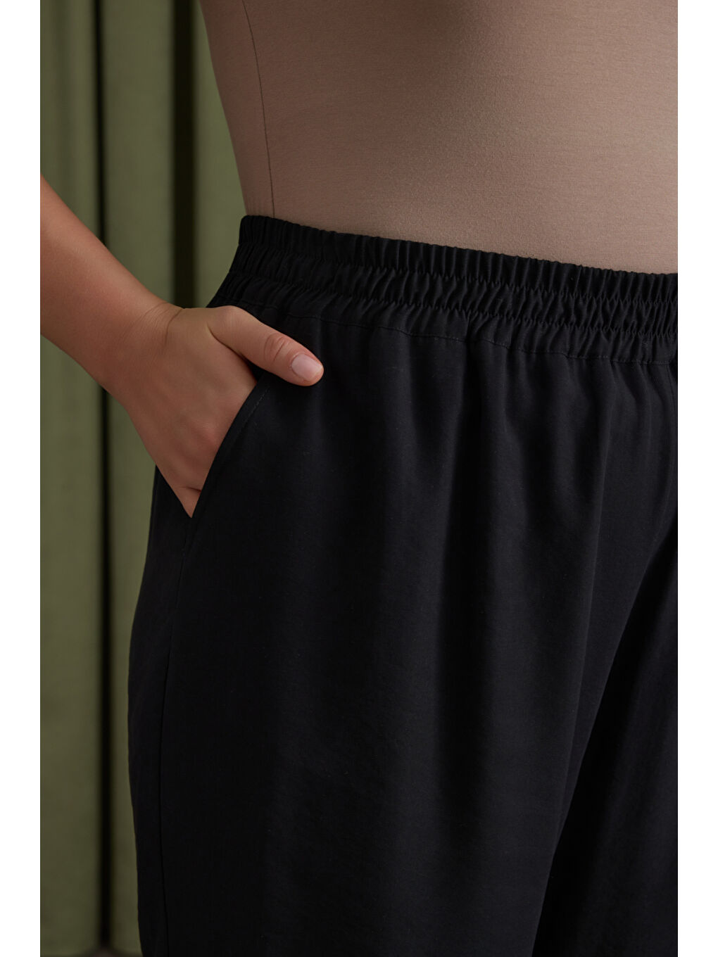 Siyah Beli Lastikli Pantolon-3