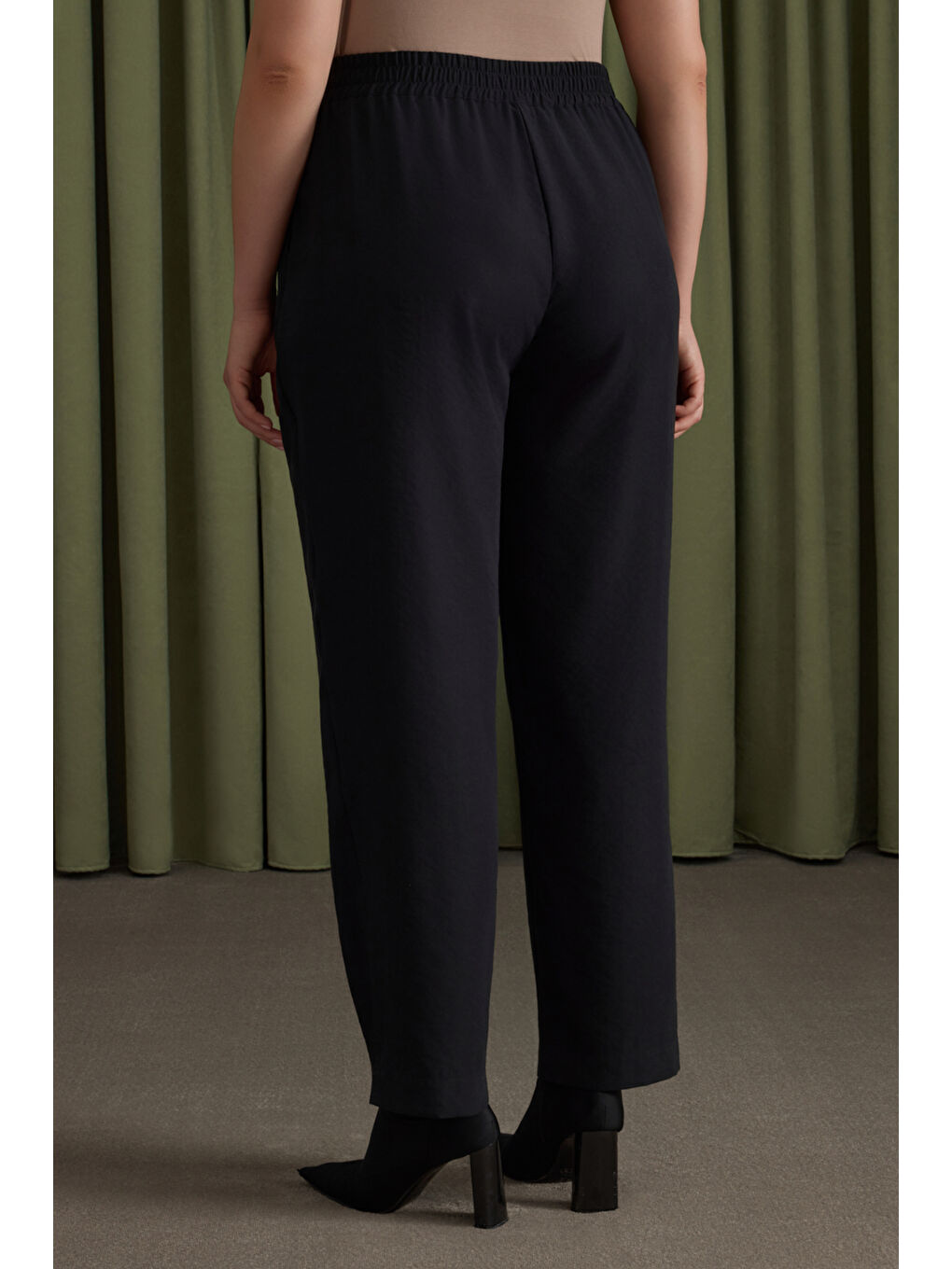 Siyah Beli Lastikli Pantolon-4