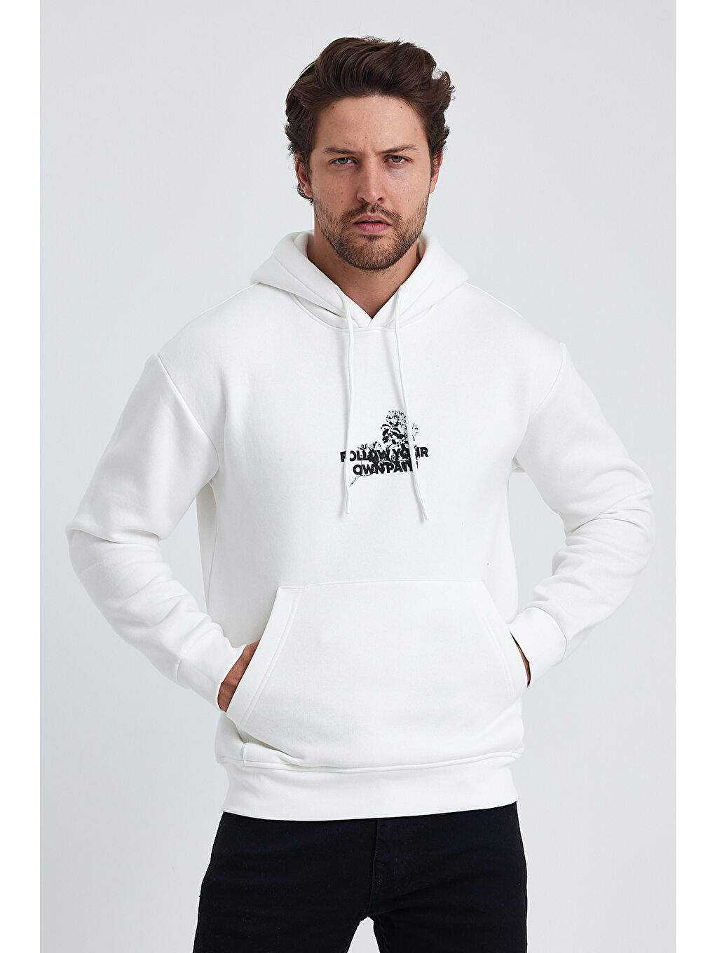 Tarz Cool Beyaz Erkek Regular Fit Yumuşacık Içi Polarlı Kordonlu Kapüşonlu Baskılı Sweatshirt