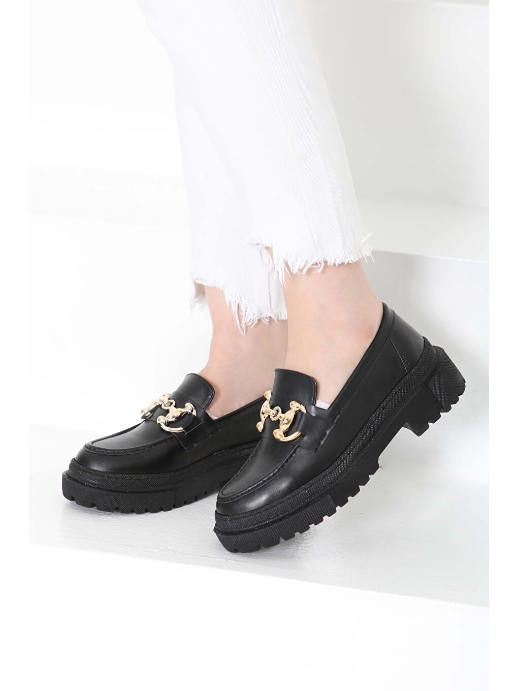 Kadın Siyah Tokalı Yüksek Taban Babet - 27092-1