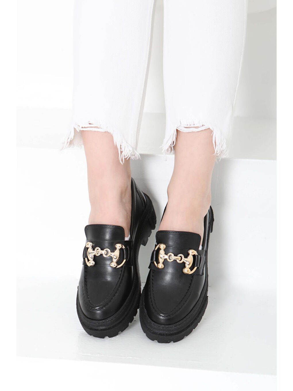 Kadın Siyah Tokalı Yüksek Taban Babet - 27092-3