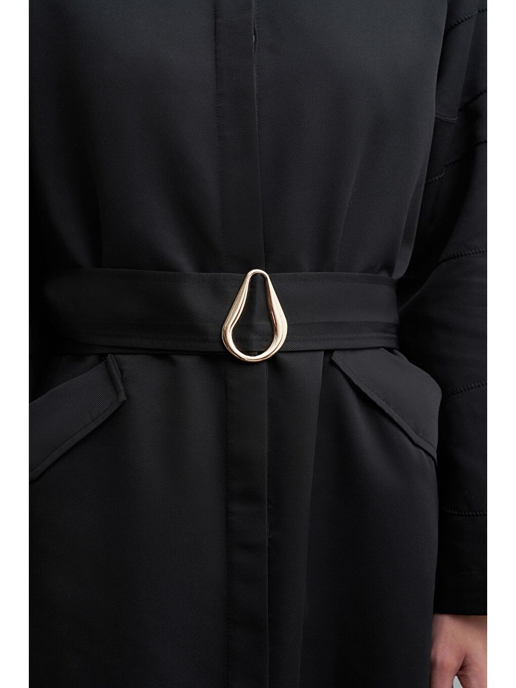 Siyah-Kuşak Detaylı Uzun Ferace-5