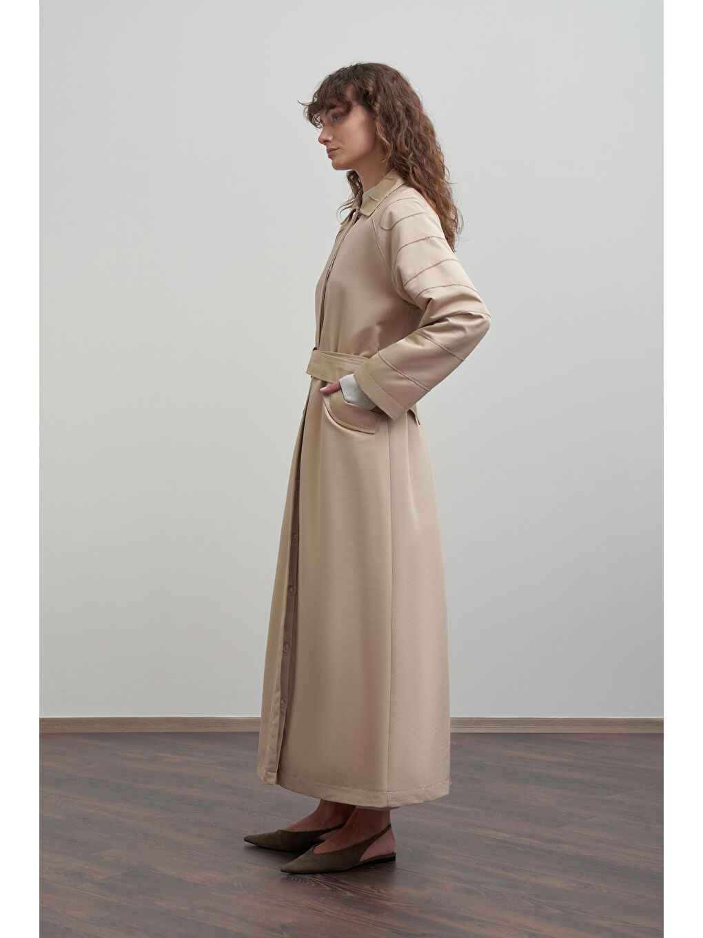 Bej-Kuşak Detaylı Uzun Ferace-1