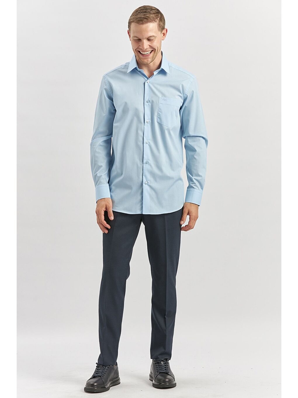 Koyu Mavi Uzun Kollu   Sert Yaka Cepli  Pamuklu Basic Comfort Fit Rahat Kesim Gömlek 1004240051-4