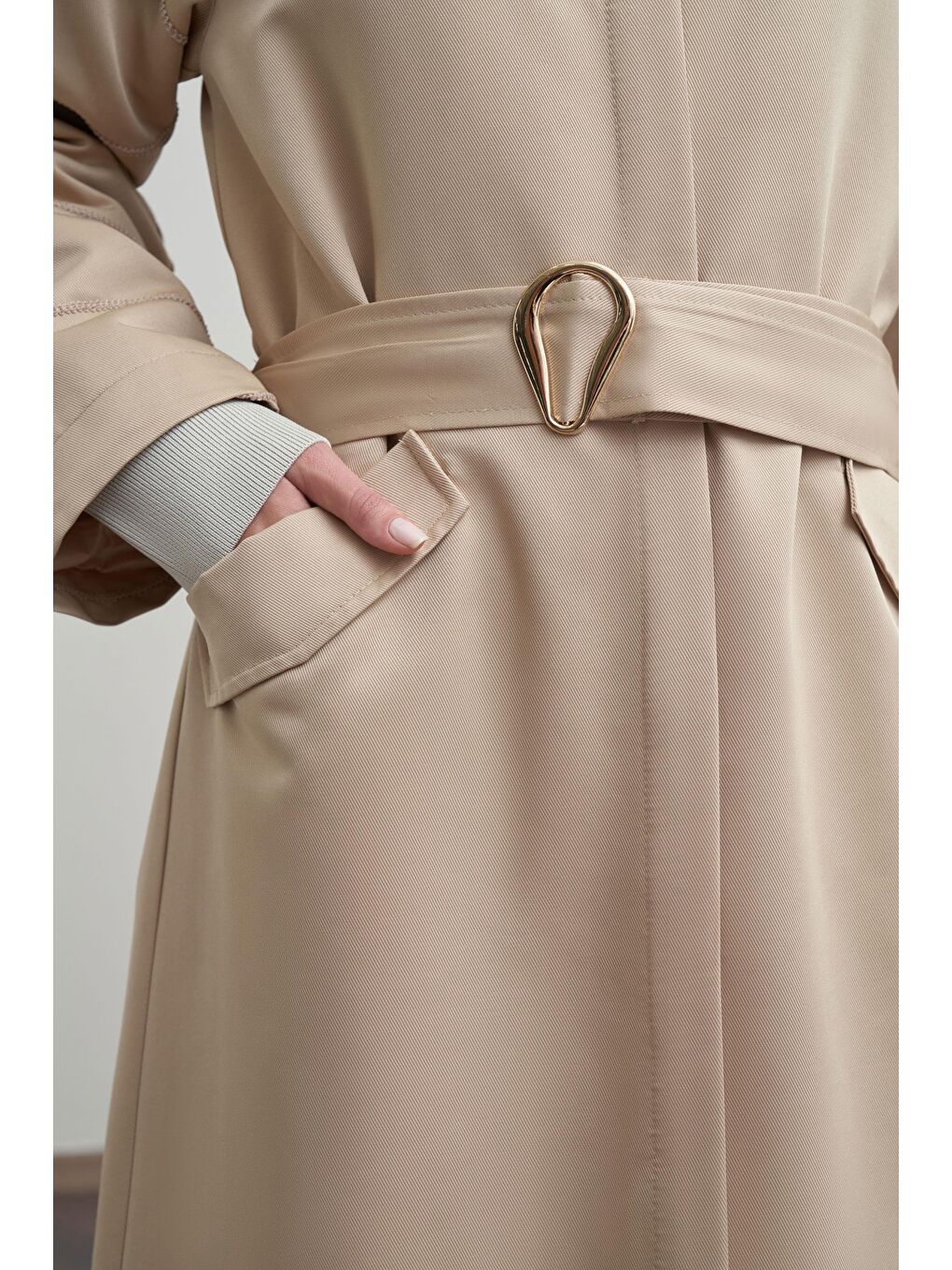 Bej-Kuşak Detaylı Uzun Ferace-4