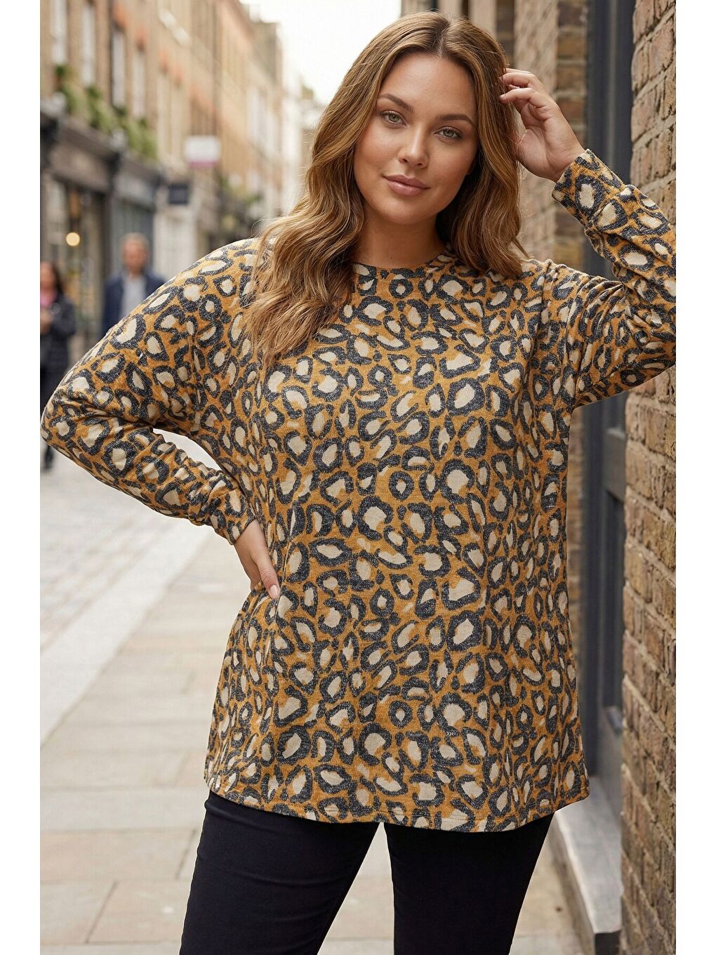 Kahverengi Büyük Beden Bisiklet Yaka Turuncu Leopar Desenli Yumoş Kazak 303869-3