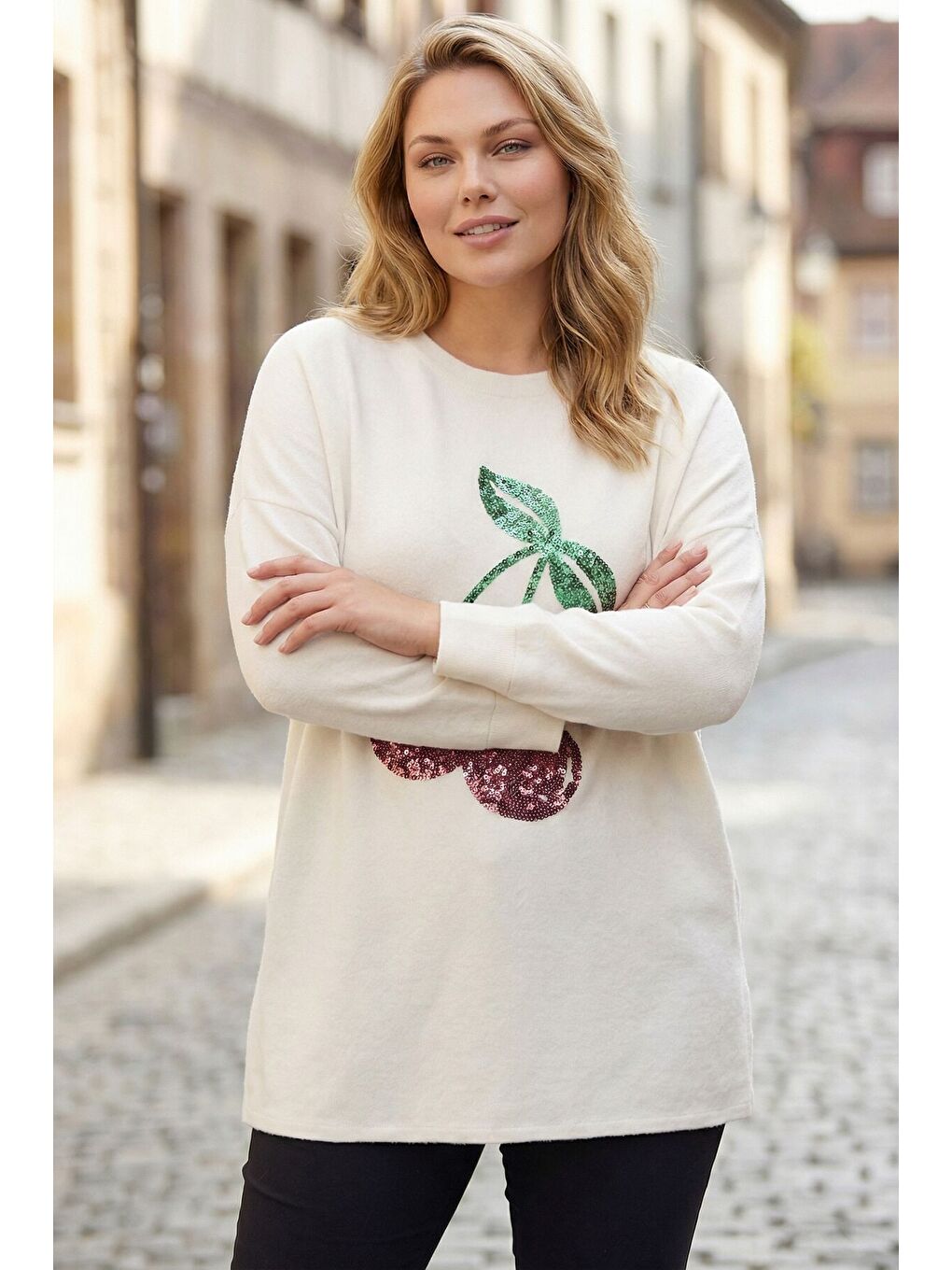 Ekru Büyük Beden Bisiklet Yaka Krem Kiraz Pul İşlemeli Yumoş Kazak 285069-5