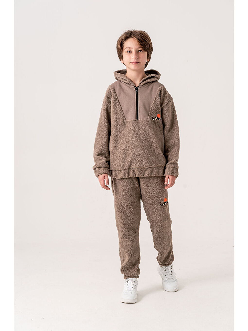 Bej Nakışlı Polar Erkek Çocuk Alt-Üst Eşofman Takımı