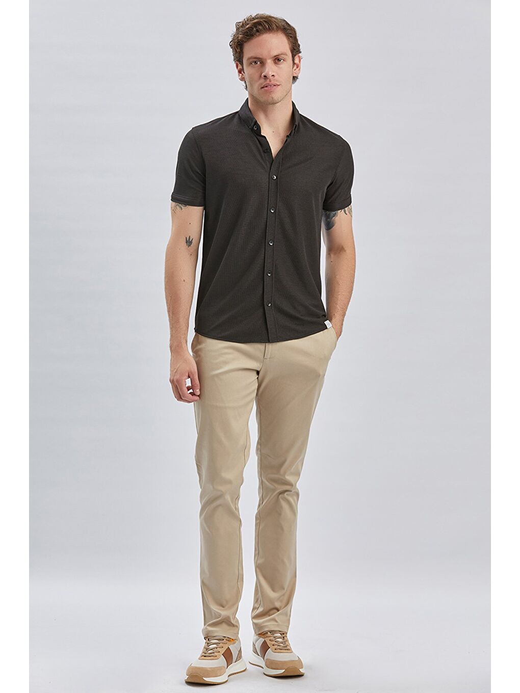 Siyah Desenli Jakarlı Düğmeli Yaka Casual Slim Fit Dar Kesim Gömlek 1011240151