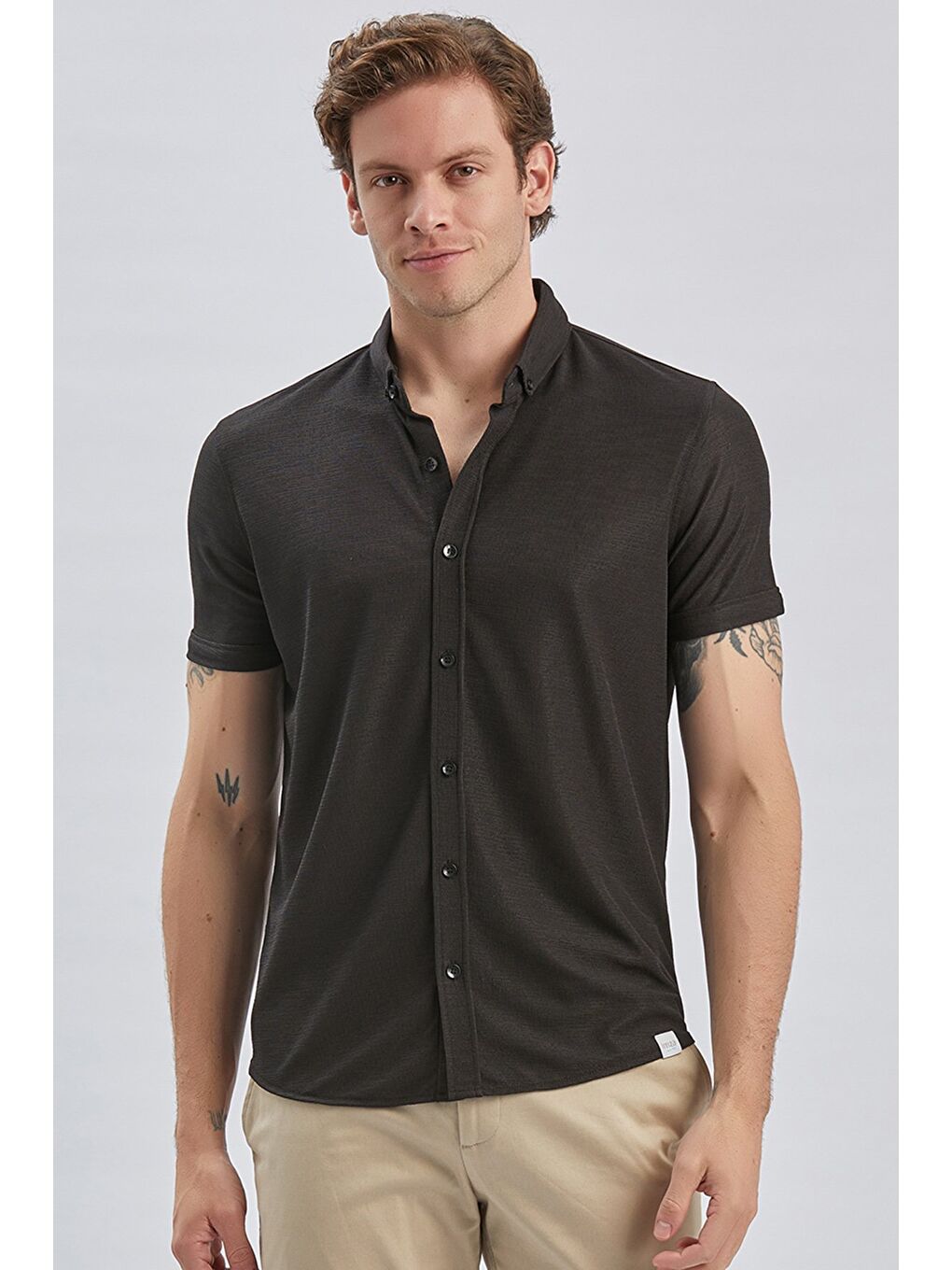 Siyah Desenli Jakarlı Düğmeli Yaka Casual Slim Fit Dar Kesim Gömlek 1011240151-1