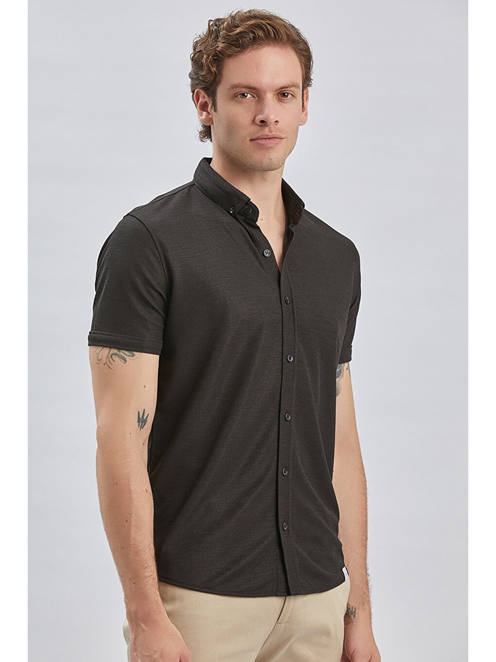 Siyah Desenli Jakarlı Düğmeli Yaka Casual Slim Fit Dar Kesim Gömlek 1011240151-3