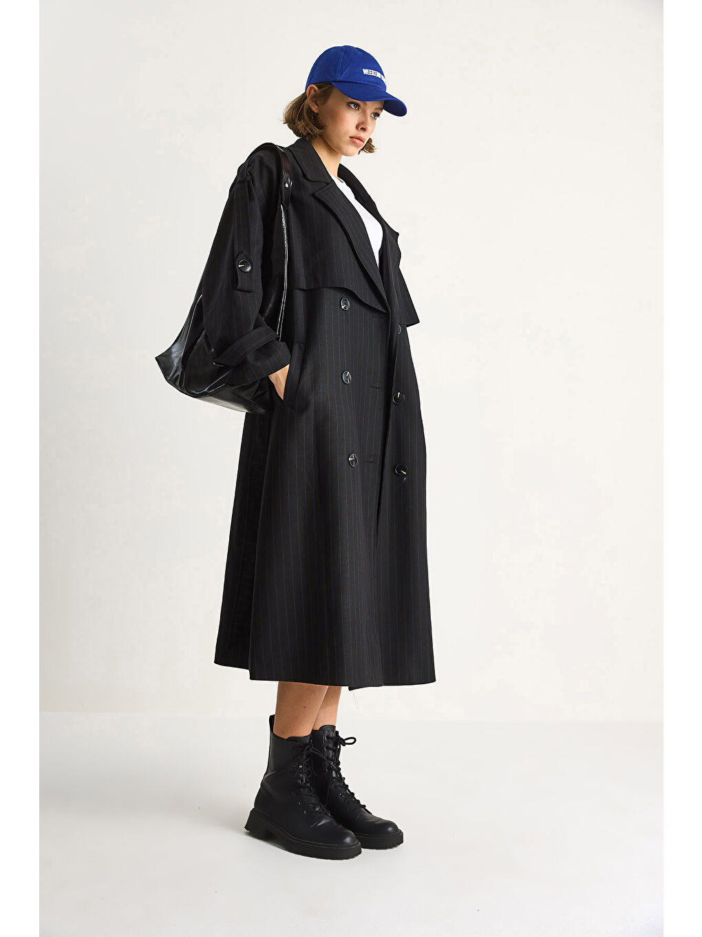 Siyah Kadın Çizgili Düğme Detaylı Kuşaklı Kruvaze Trençkot-3