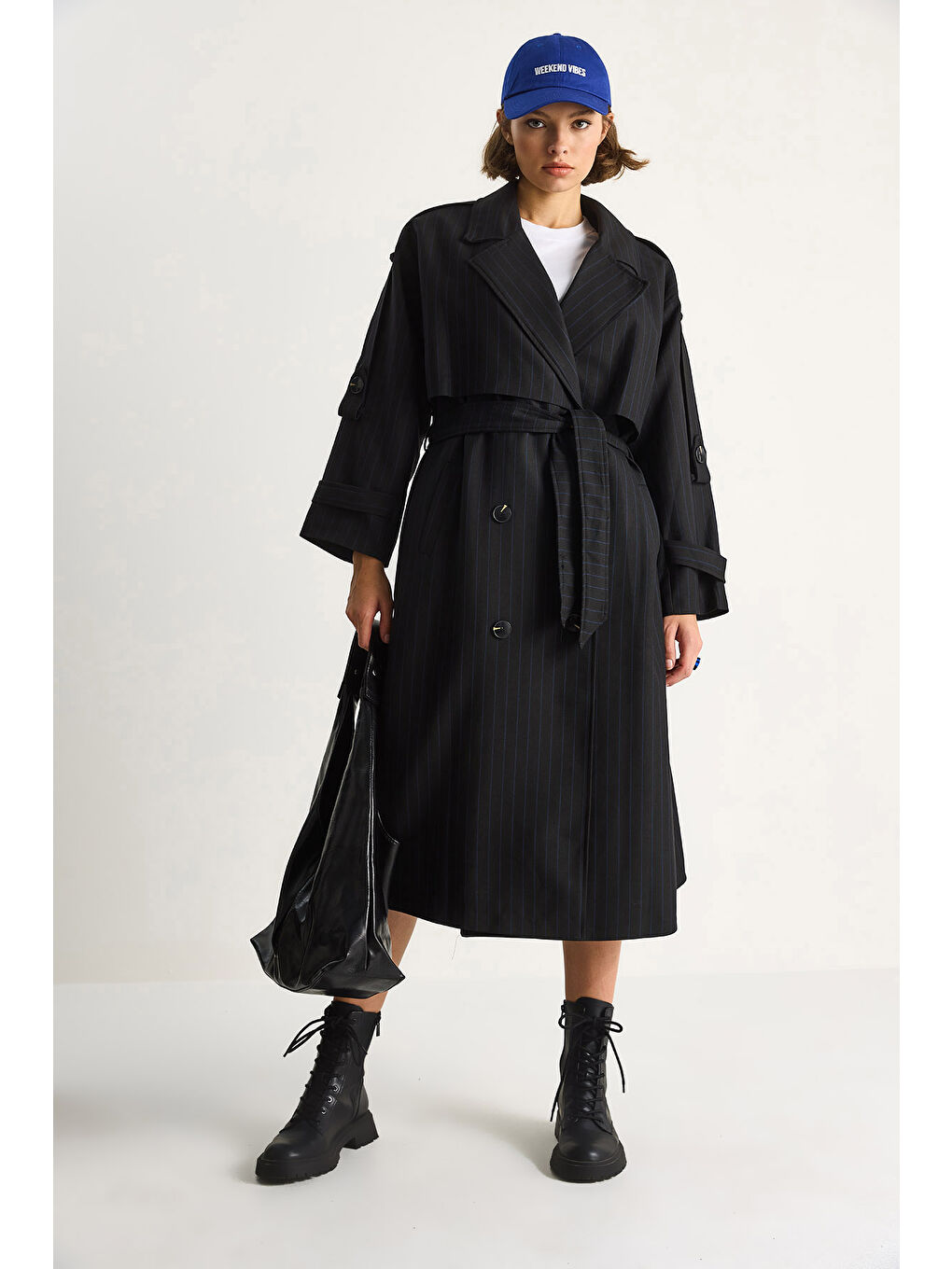 Siyah Kadın Çizgili Düğme Detaylı Kuşaklı Kruvaze Trençkot-4