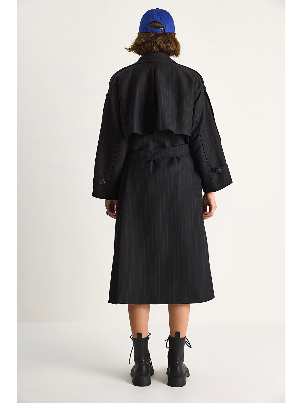 Siyah Kadın Çizgili Düğme Detaylı Kuşaklı Kruvaze Trençkot-7