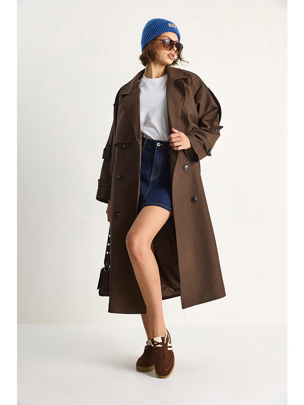 Kahverengi Kadın Çizgili Düğme Detaylı Kuşaklı Kruvaze Trençkot-1