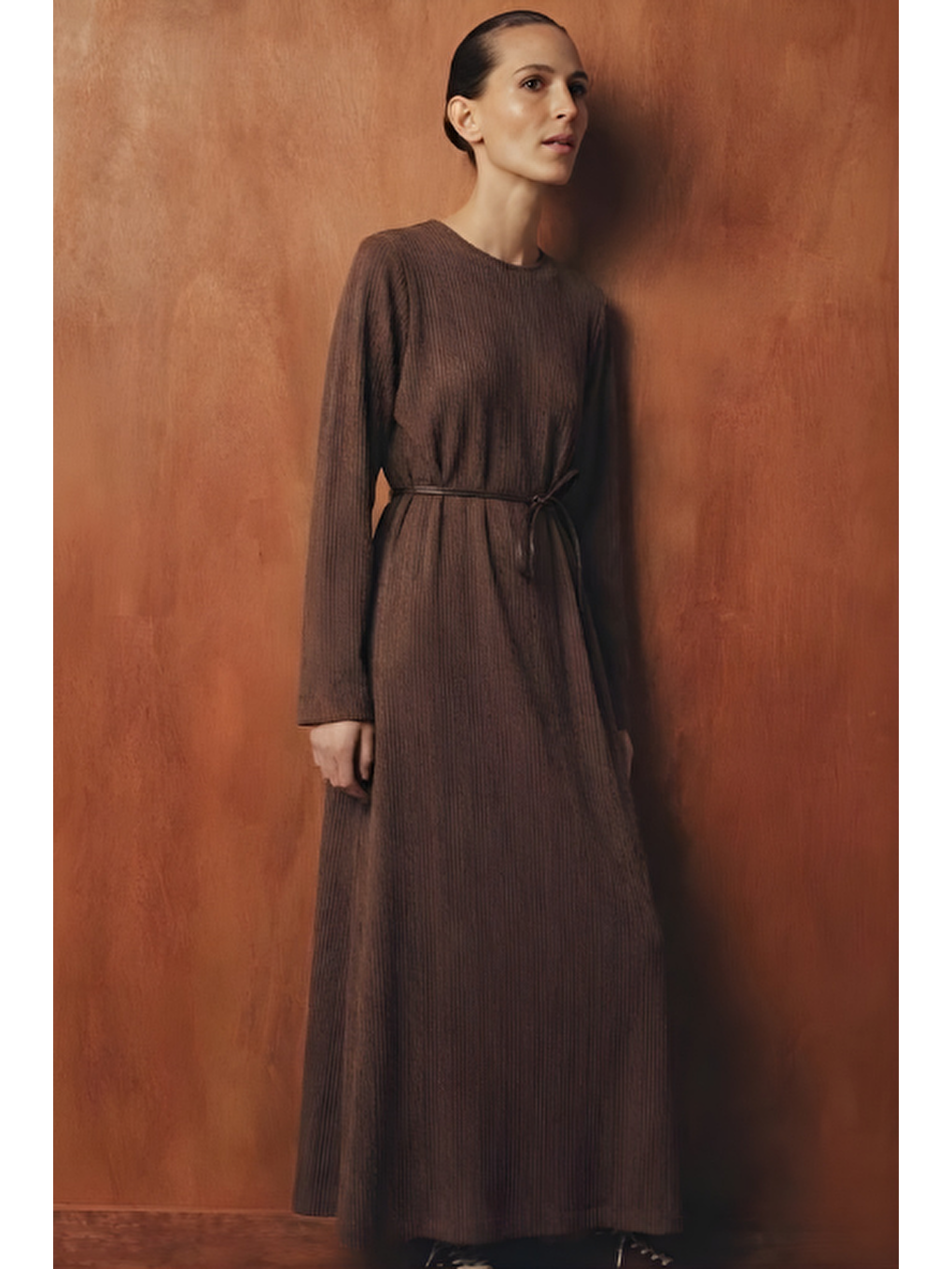 Kahverengi Dokulu Rahat Kesim Triko Elbise Kahve